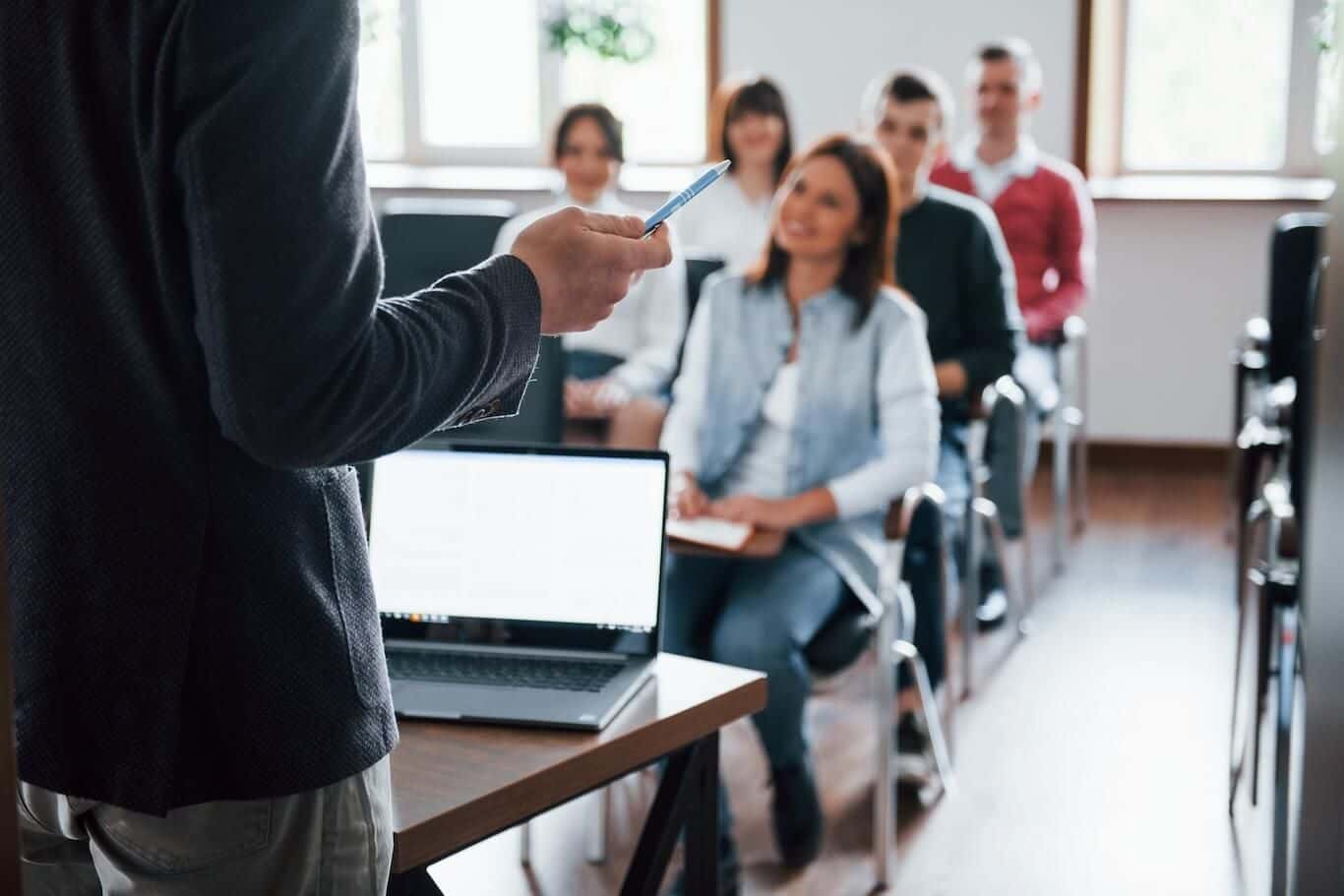 Betriebliche Weiterbildung: Ziele, Formen Förderung & Umsetzung